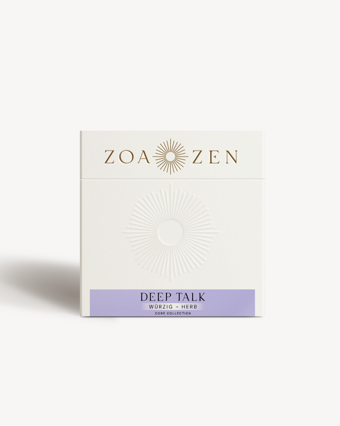 Zoa Zen Deep Talk Duftkerze, würzig und herb, weiße Verpackung, Core Collection
