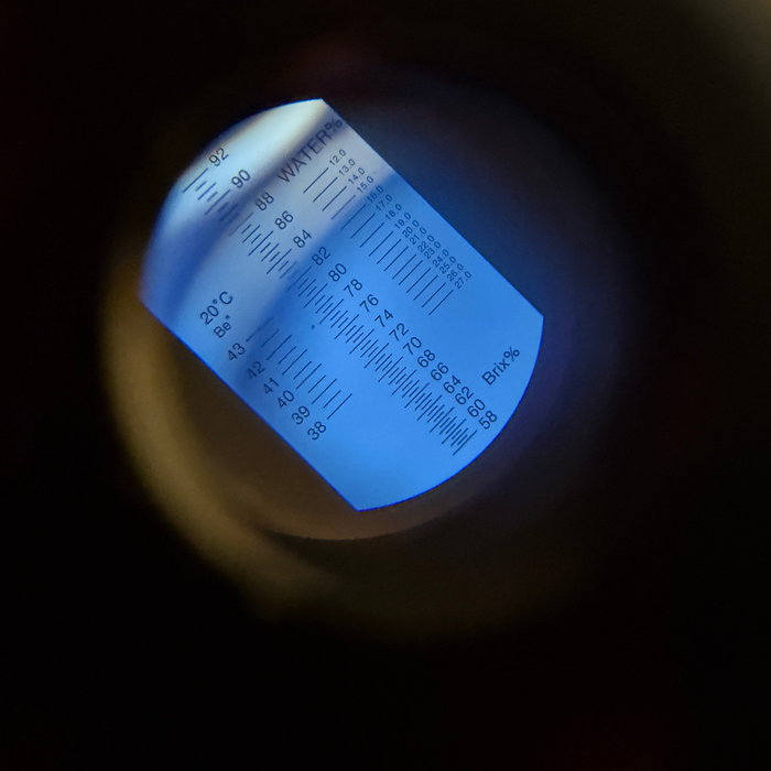 Honey Refractometer – Digital Sugar/Water & Moisture Tester for Honey