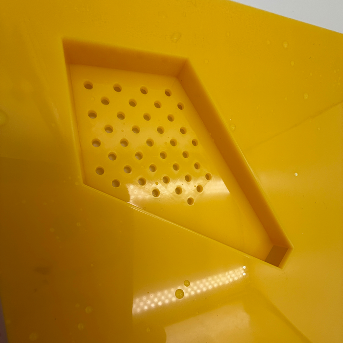 Langstroth Yellow Plastic Clearer Board – Integrated 12-Way Central & Corner Bee Escapes