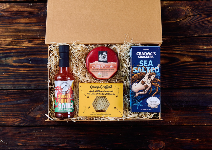 Luxury Welsh Foodie Gift Set – Honeycomb, Chilli Cheese, Crackers & Honey Sweet Chilli Sauce