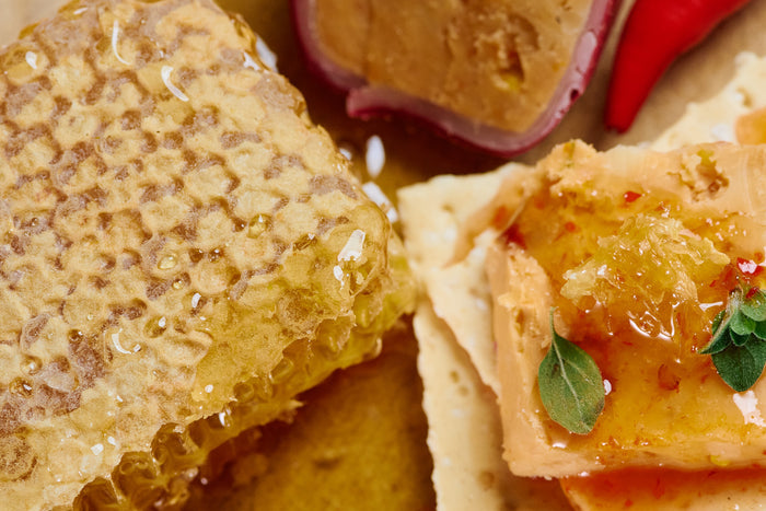Luxury Welsh Foodie Gift Set – Honeycomb, Chilli Cheese, Crackers & Honey Sweet Chilli Sauce