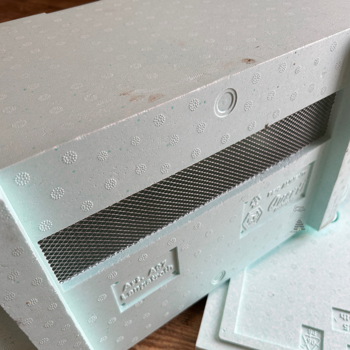 Quarti Original 6 Frame Langstroth Poly Nuc with Metal Lid
