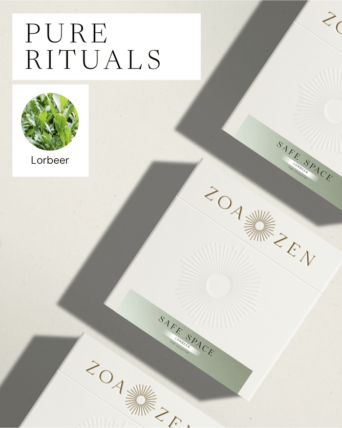 Zoa Zen Safe Space Set mit Lorbeer, stilvolle Verpackung in Weiß und mintgrün, für entspannende Rituale.